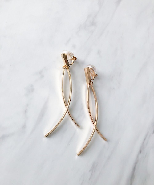 TIMELESS&THREE（タイムレスアンドスリー）の「メタルロングバーイヤリング（イヤリング・レディース・ゴールド/シルバー・FREE）」の15枚目の写真