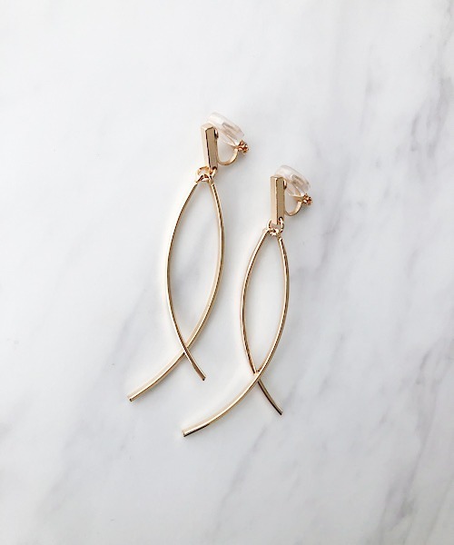 TIMELESS&THREE（タイムレスアンドスリー）の「メタルロングバーイヤリング（イヤリング・レディース・ゴールド/シルバー・FREE）」の14枚目の写真