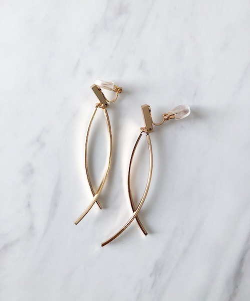 TIMELESS&THREE（タイムレスアンドスリー）の「メタルロングバーイヤリング（イヤリング・レディース・ゴールド/シルバー・FREE）」の17枚目の写真