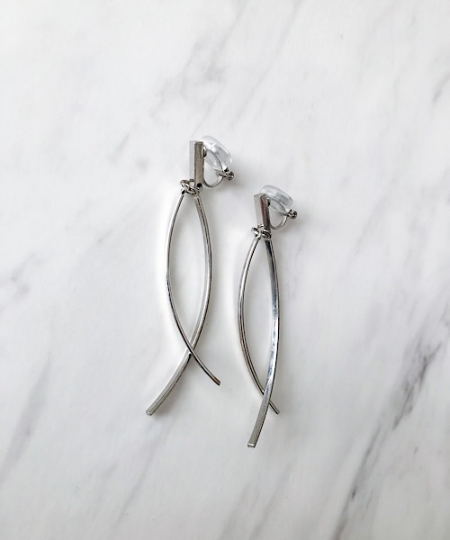 TIMELESS&THREE（タイムレスアンドスリー）の「メタルロングバーイヤリング（イヤリング・レディース・ゴールド/シルバー・FREE）」の19枚目の写真