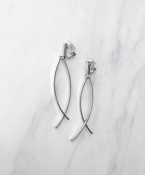 TIMELESS&THREE（タイムレスアンドスリー）の「メタルロングバーイヤリング（イヤリング・レディース・ゴールド/シルバー・FREE）」の18枚目の写真