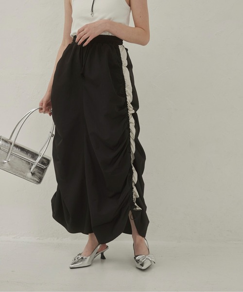 ANGIE(アンジー)の「タフタ ドロスト ラインスカート(スカート・レディース・ブラック/オフホワイト/ダークグレー・FREE)」の1枚目の写真