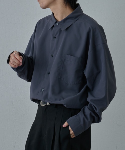 COLONY 2139(コロニートゥーワンスリーナイン)の「コットンライクレギュラーシャツ(シャツ/ブラウス・メンズ・サックスブルー/チャコールグレー/ホワイト・MEDIUM/LARGE/X-LARGE)」の2枚目の写真