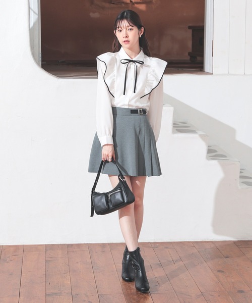 Honeys（ハニーズ）の「リボン付フリルブラウス（シャツ/ブラウス・レディース・ホワイト/ベージュ/サックスブルー/ブラック・LL/L/M/S）」の6枚目の写真