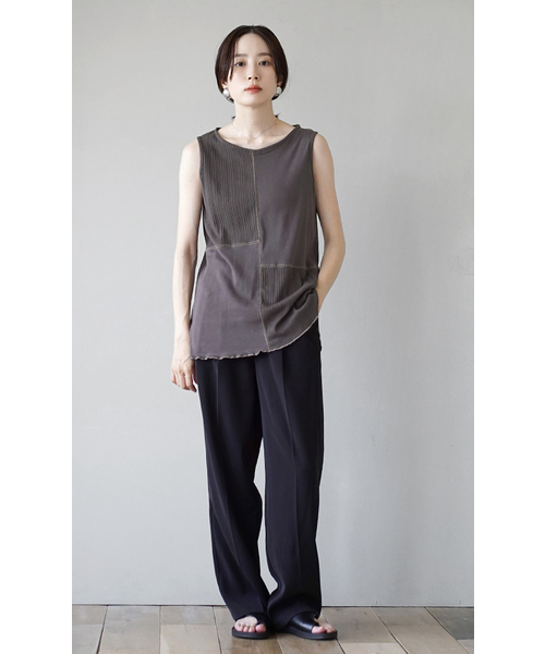 e-zakkamania stores(イーザッカマニアストアーズ)の「異素材切り替え 配色ステッチ タンクトップ(Tシャツ/カットソー・レディース・オフホワイト/ライトベージュ/チャコール・フリー)」の4枚目の写真