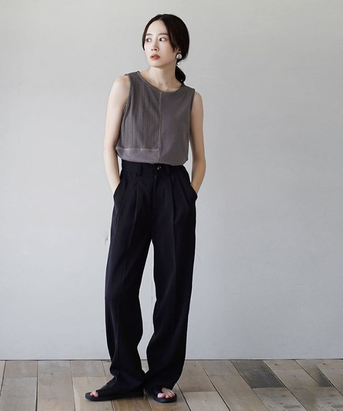e-zakkamania stores(イーザッカマニアストアーズ)の「異素材切り替え 配色ステッチ タンクトップ(Tシャツ/カットソー・レディース・オフホワイト/ライトベージュ/チャコール・フリー)」の5枚目の写真