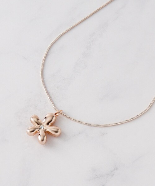SHOO・LA・RUE（シューラルー）の「◆フラワーY字ネックレス（ネックレス・レディース・ゴールド/シルバー/ピンクゴールド・00）」の3枚目の写真
