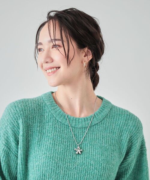 SHOO・LA・RUE（シューラルー）の「◆フラワーY字ネックレス（ネックレス・レディース・ゴールド/シルバー/ピンクゴールド・00）」の4枚目の写真