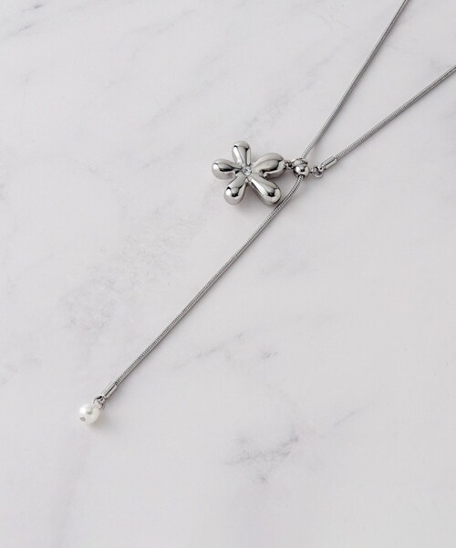 SHOO・LA・RUE（シューラルー）の「◆フラワーY字ネックレス（ネックレス・レディース・ゴールド/シルバー/ピンクゴールド・00）」の8枚目の写真