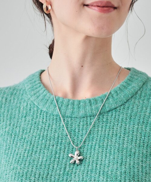 SHOO・LA・RUE（シューラルー）の「◆フラワーY字ネックレス（ネックレス・レディース・ゴールド/シルバー/ピンクゴールド・00）」の9枚目の写真