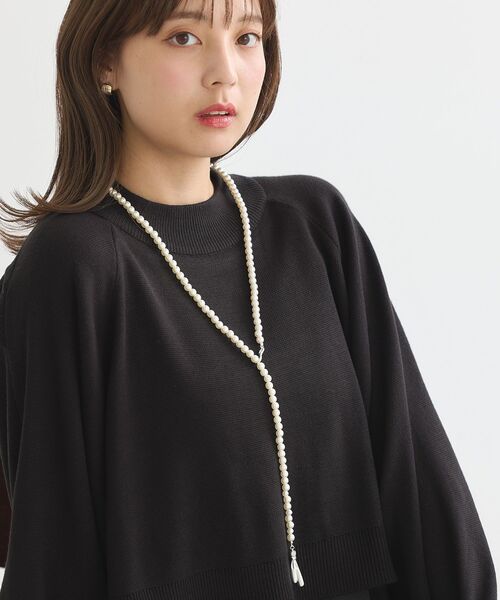 earth music&ecology(アースミュージックアンドエコロジー)の「リボンモチーフパールロングネックレス(ネックレス・レディース・ゴールド/シルバー・FREE)」の3枚目の写真