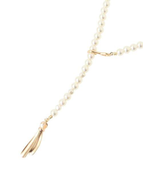 earth music&ecology(アースミュージックアンドエコロジー)の「リボンモチーフパールロングネックレス(ネックレス・レディース・ゴールド/シルバー・FREE)」の8枚目の写真