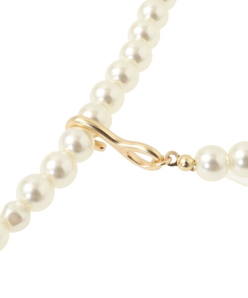 earth music&ecology(アースミュージックアンドエコロジー)の「リボンモチーフパールロングネックレス(ネックレス・レディース・ゴールド/シルバー・FREE)」の10枚目の写真