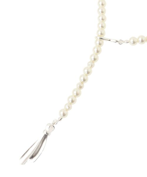 earth music&ecology(アースミュージックアンドエコロジー)の「リボンモチーフパールロングネックレス(ネックレス・レディース・ゴールド/シルバー・FREE)」の13枚目の写真