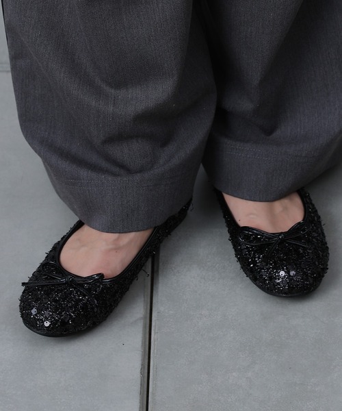 COLONY 2139（コロニートゥーワンスリーナイン）の「ラウンドトゥフラットシューズ（バレエシューズ・レディース・ブラック系その他/ブラック/シルバー・LARGE/MEDIUM）」の2枚目の写真