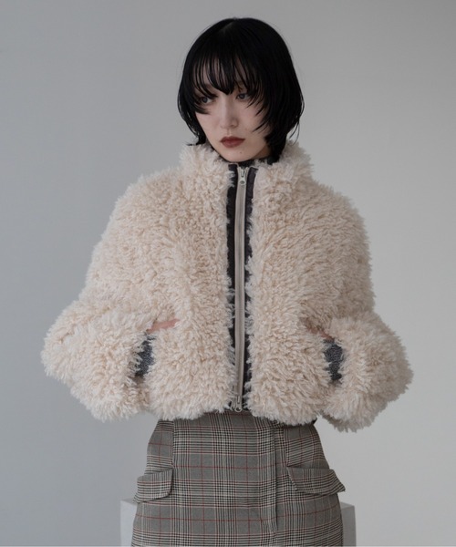 VACANCY（ヴァカンシー）の「フェイクレザードッキングボアコート（ノーカラーコート・レディース・グレイッシュベージュ/アイボリー・FREE）」の17枚目の写真