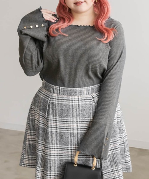 CLETTE(クレット)の「ボタン付きフレアスリーブプルオーバー(Tシャツ/カットソー・レディース・ブラック/チャコールグレー/アイボリー・LL/3L/4L)」の3枚目の写真