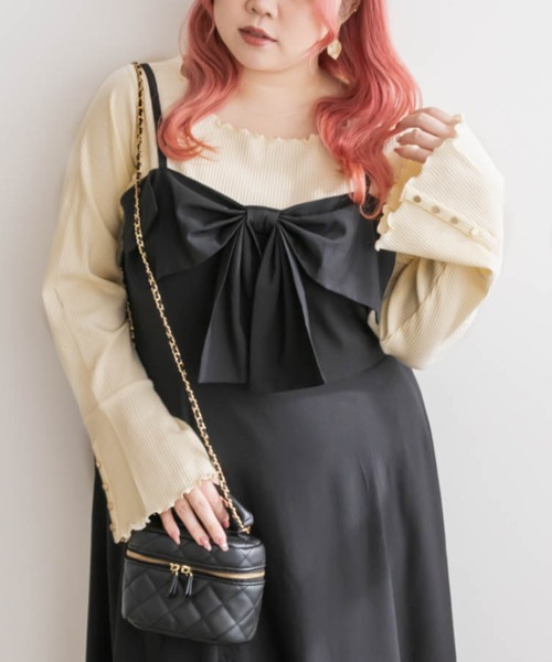CLETTE(クレット)の「ボタン付きフレアスリーブプルオーバー(Tシャツ/カットソー・レディース・ブラック/チャコールグレー/アイボリー・LL/3L/4L)」の2枚目の写真