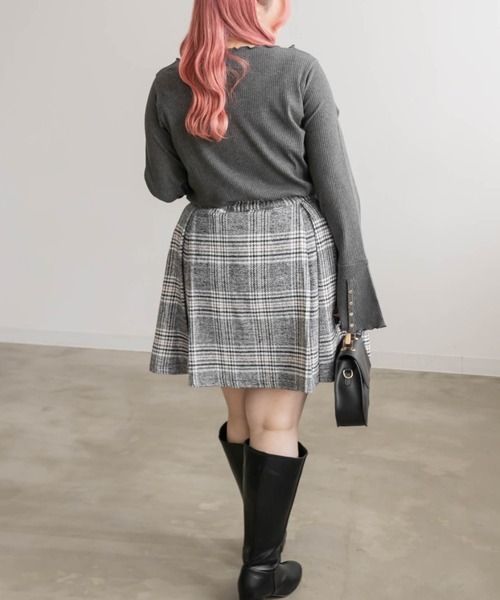 CLETTE(クレット)の「ボタン付きフレアスリーブプルオーバー(Tシャツ/カットソー・レディース・ブラック/チャコールグレー/アイボリー・LL/3L/4L)」の20枚目の写真