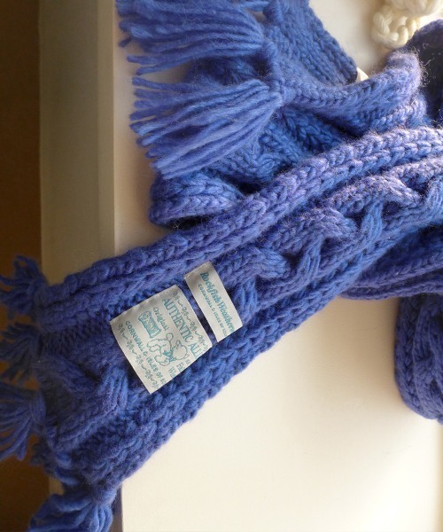 ROCKFISH WEATHERWEAR(ロックフィッシュウェザーウェア)の「TASSLE KNIT MUFFLER(マフラー・レディース・アイボリー/ライトイエロー/ブルー/グレー/レッド/グリーン・FREE)」の4枚目の写真