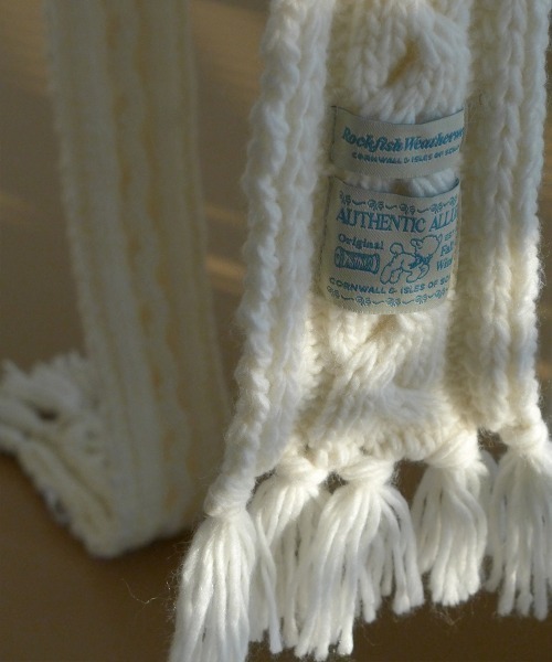 ROCKFISH WEATHERWEAR(ロックフィッシュウェザーウェア)の「TASSLE KNIT MUFFLER(マフラー・レディース・アイボリー/ライトイエロー/ブルー/グレー/レッド/グリーン・FREE)」の9枚目の写真