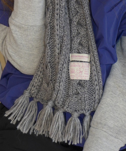 ROCKFISH WEATHERWEAR(ロックフィッシュウェザーウェア)の「TASSLE KNIT MUFFLER(マフラー・レディース・アイボリー/ライトイエロー/ブルー/グレー/レッド/グリーン・FREE)」の12枚目の写真