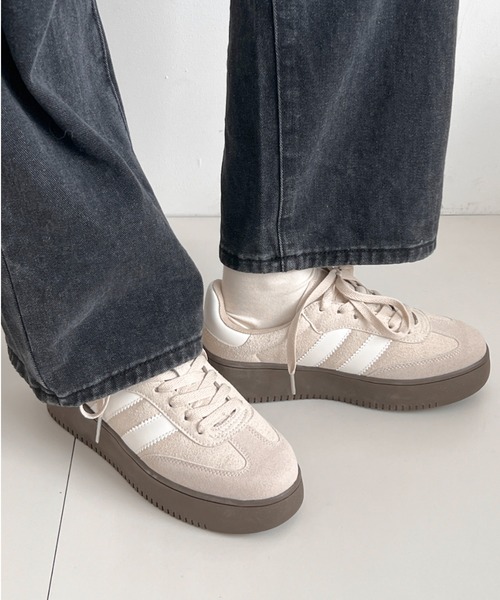 Shoes in Closet（シューズインクローゼット）の「【新色2色入荷】軽量厚底 ベーシック ダブルライン スニーカー 2448（スニーカー・レディース・ブラック/ライトベージュ/ホワイト/ピンク/ネイビー/スモークピンク/ベージュ系8/ベージュ/グレー・S/M/L/LL/3L/4L/5L/XS）」の6枚目の写真