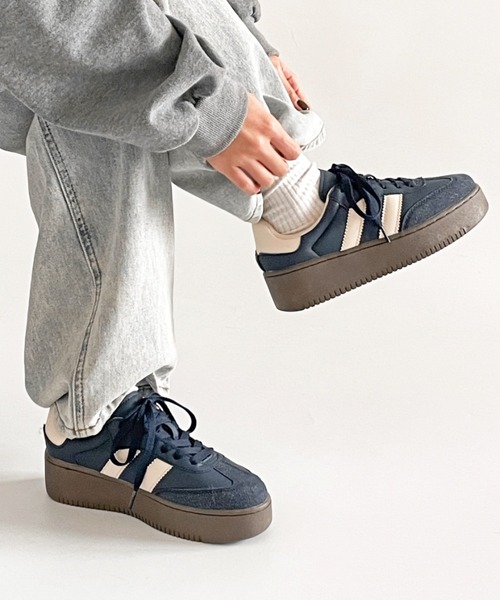 Shoes in Closet（シューズインクローゼット）の「【新色2色入荷】軽量厚底 ベーシック ダブルライン スニーカー 2448（スニーカー・レディース・ブラック/ライトベージュ/ホワイト/ピンク/ネイビー/スモークピンク/ベージュ系8/ベージュ/グレー・S/M/L/LL/3L/4L/5L/XS）」の7枚目の写真