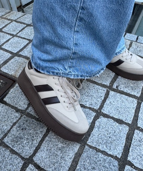 Shoes in Closet（シューズインクローゼット）の「【新色2色入荷】軽量厚底 ベーシック ダブルライン スニーカー 2448（スニーカー・レディース・ブラック/ライトベージュ/ホワイト/ピンク/ネイビー/スモークピンク/ベージュ系8/ベージュ/グレー・S/M/L/LL/3L/4L/5L/XS）」の21枚目の写真