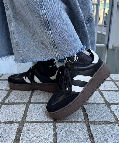 Shoes in Closet（シューズインクローゼット）の「【新色2色入荷】軽量厚底 ベーシック ダブルライン スニーカー 2448（スニーカー・レディース・ブラック/ライトベージュ/ホワイト/ピンク/ネイビー/スモークピンク/ベージュ系8/ベージュ/グレー・S/M/L/LL/3L/4L/5L/XS）」の19枚目の写真