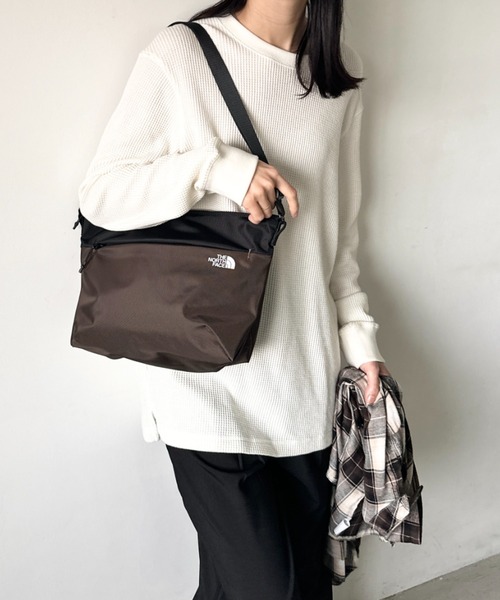 THE NORTH FACE（ザノースフェイス）の「国内未発売 THE NORTH FACE(ザ・ノースフェイス)/ロゴプリント ショルダーバッグ クロスバッグ/SP CROSS BAG M（ショルダーバッグ・レディース・クリーム/カーキ/ブラック/ネイビー/ブラウン・FREE）」の22枚目の写真