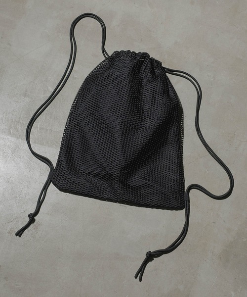 ADAM ET ROPE'（アダムエロペ）の「【WEB限定】《ナイロン×メッシュ》パッカブル ナップザック / シーズンレス / ユニセックス（バックパック/リュック・メンズ・グレー/クリーム/ブラック・FREE）」の5枚目の写真