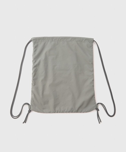 ADAM ET ROPE'（アダムエロペ）の「【WEB限定】《ナイロン×メッシュ》パッカブル ナップザック / シーズンレス / ユニセックス（バックパック/リュック・メンズ・グレー/クリーム/ブラック・FREE）」の9枚目の写真