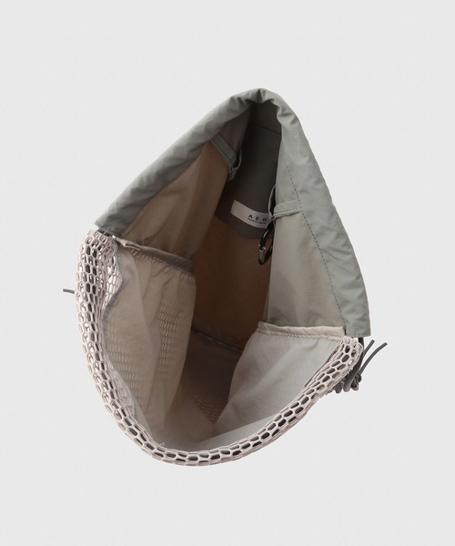 ADAM ET ROPE'（アダムエロペ）の「【WEB限定】《ナイロン×メッシュ》パッカブル ナップザック / シーズンレス / ユニセックス（バックパック/リュック・メンズ・グレー/クリーム/ブラック・FREE）」の12枚目の写真