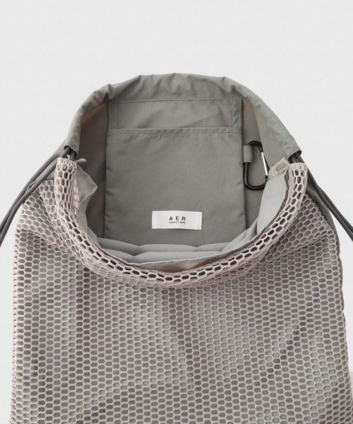 ADAM ET ROPE'（アダムエロペ）の「【WEB限定】《ナイロン×メッシュ》パッカブル ナップザック / シーズンレス / ユニセックス（バックパック/リュック・メンズ・グレー/クリーム/ブラック・FREE）」の16枚目の写真