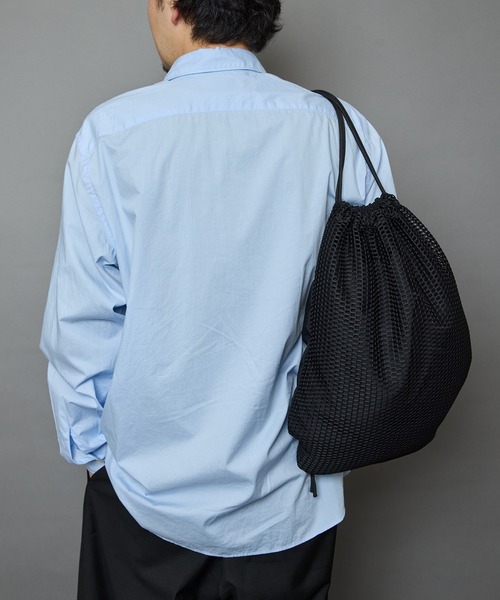 ADAM ET ROPE'（アダムエロペ）の「【WEB限定】《ナイロン×メッシュ》パッカブル ナップザック / シーズンレス / ユニセックス（バックパック/リュック・メンズ・グレー/クリーム/ブラック・FREE）」の22枚目の写真