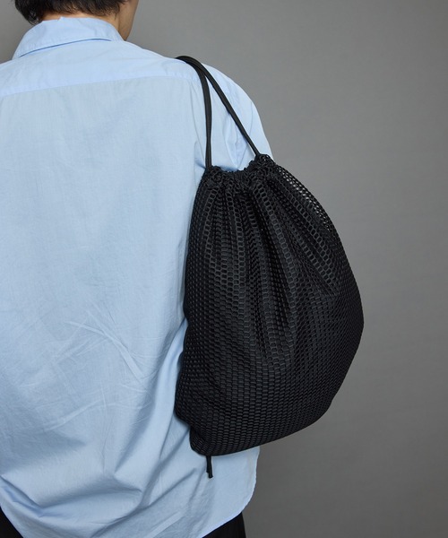 ADAM ET ROPE'（アダムエロペ）の「【WEB限定】《ナイロン×メッシュ》パッカブル ナップザック / シーズンレス / ユニセックス（バックパック/リュック・メンズ・グレー/クリーム/ブラック・FREE）」の21枚目の写真