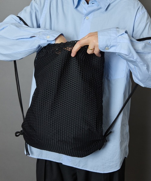 ADAM ET ROPE'（アダムエロペ）の「【WEB限定】《ナイロン×メッシュ》パッカブル ナップザック / シーズンレス / ユニセックス（バックパック/リュック・メンズ・グレー/クリーム/ブラック・FREE）」の20枚目の写真