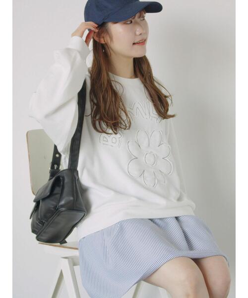 ehka sopo（エヘカソポ）の「花ワッペンスウェット（スウェット・レディース・ミント/オフホワイト/ブルー/グレー・F）」の2枚目の写真