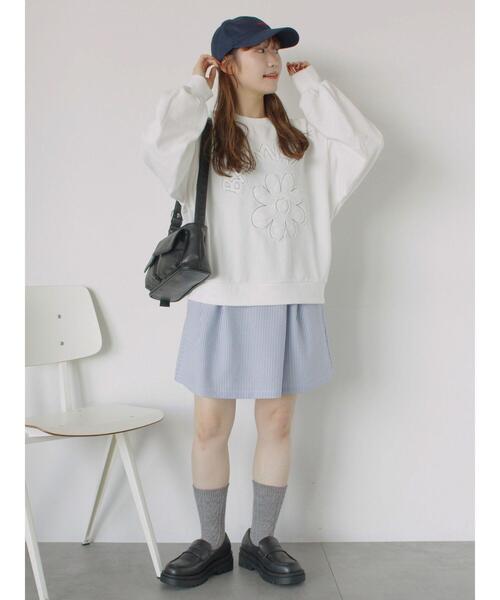 ehka sopo（エヘカソポ）の「花ワッペンスウェット（スウェット・レディース・ミント/オフホワイト/ブルー/グレー・F）」の6枚目の写真