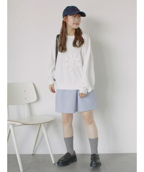 ehka sopo（エヘカソポ）の「花ワッペンスウェット（スウェット・レディース・ミント/オフホワイト/ブルー/グレー・F）」の7枚目の写真