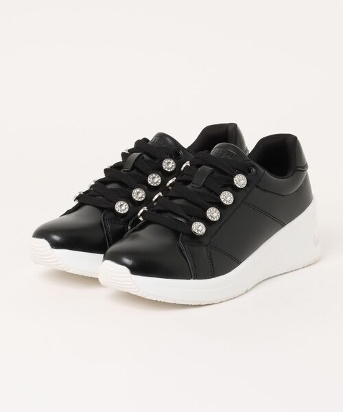 BETTY CLUB（ベティクラブ）の「【JEWEL CASKET】ビジューバックルレースアップスニーカー（スニーカー・レディース・ブラック/ホワイト・22.5cm/23.0cm/23.5cm/24.0cm/24.5cm）」の2枚目の写真