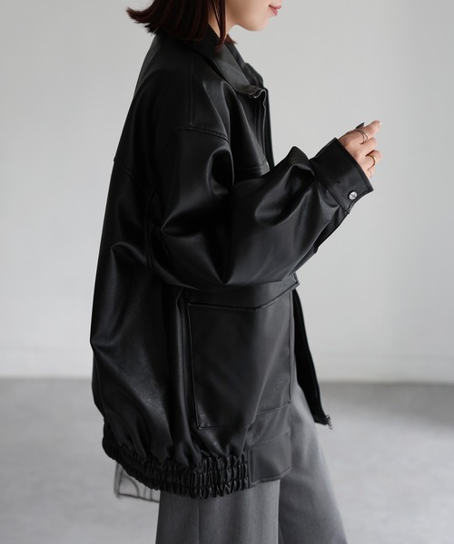 Riberry(リベリー)の「スタンドオーバーサイズ合皮ブルゾン(ブルゾン・レディース・ブラック/ブラウン・MEDIUM)」の13枚目の写真