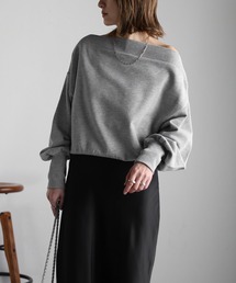 フィンガーホール付きオフショルスウェット