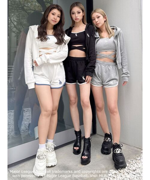 MLB（メジャーリーグベースボール）の「GYDA［MLB］バックロゴスウェットショートパーカー（パーカー・レディース・グレー/オフホワイト/ブラック・FREE）」の9枚目の写真