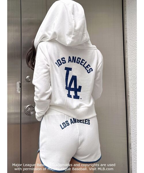 MLB（メジャーリーグベースボール）の「GYDA［MLB］バックロゴスウェットショートパーカー（パーカー・レディース・グレー/オフホワイト/ブラック・FREE）」の13枚目の写真