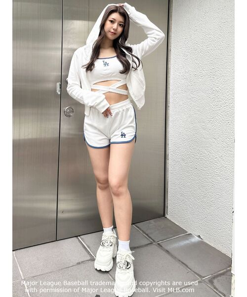 MLB（メジャーリーグベースボール）の「GYDA［MLB］バックロゴスウェットショートパーカー（パーカー・レディース・グレー/オフホワイト/ブラック・FREE）」の15枚目の写真