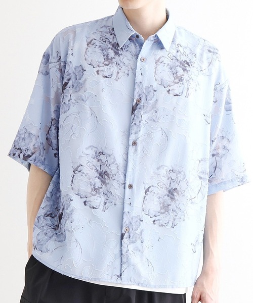 tk.TAKEO KIKUCHI(ティーケータケオキクチ)の「シアージャカードフラワーシャツ(シャツ/ブラウス・メンズ・ホワイト系4/ブラック系3/ブルー系3・02/03)」の1枚目の写真