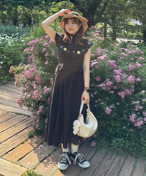 flower embroidery onepiece／花柄刺繍フリルワンピース