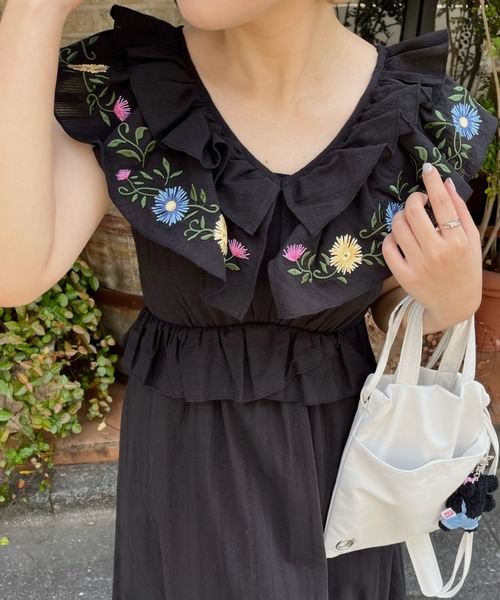 flower embroidery onepiece／花柄刺繍フリルワンピース
